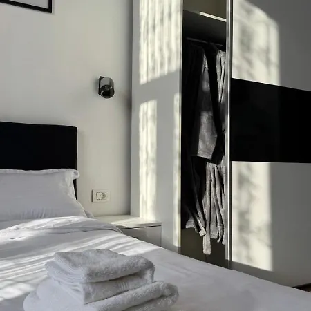 Apartment Chic & Cozy In