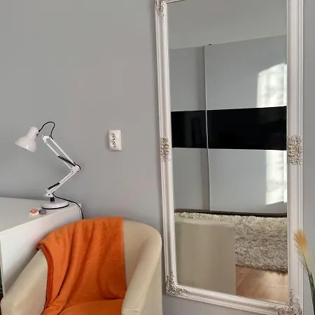 Chic & Cozy In Apartment *