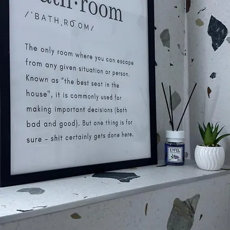 Apartment Chic & Cozy In